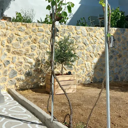 Rustic Private W/ King Bed In Naxos *