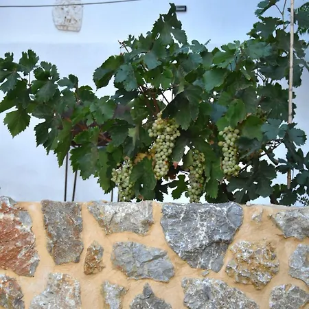 Rustic Private W/ King Bed In Naxos Apartmán Galanado