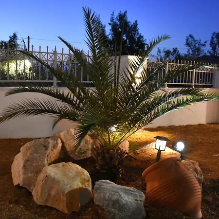 Rustic Private W/ King Bed In Naxos Apartmán *
